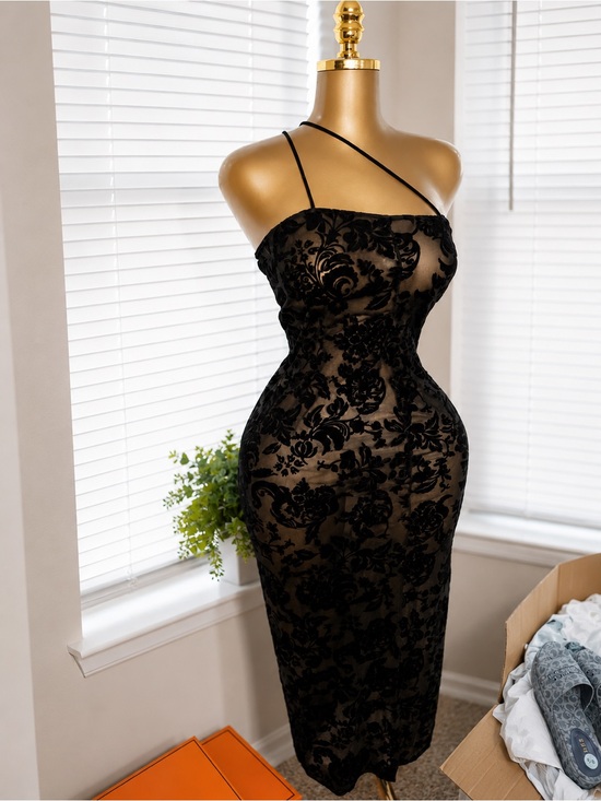 None Dresses & Skirts - Black One-Shoulder Floral Lace Bodycon Midi Dress
